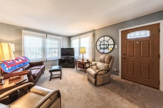 9701 Merton Ave in Oak Lawn, IL - Foto de edificio - Building Photo