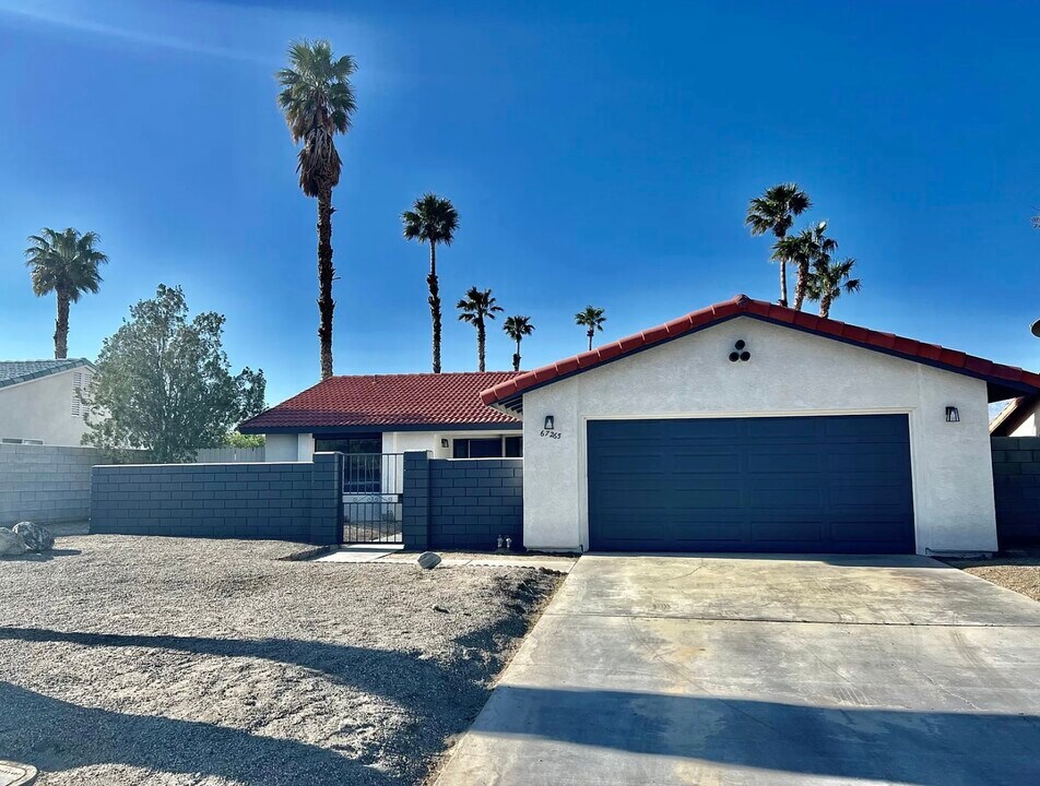 67265 Medano Rd in Cathedral City, CA - Building Photo