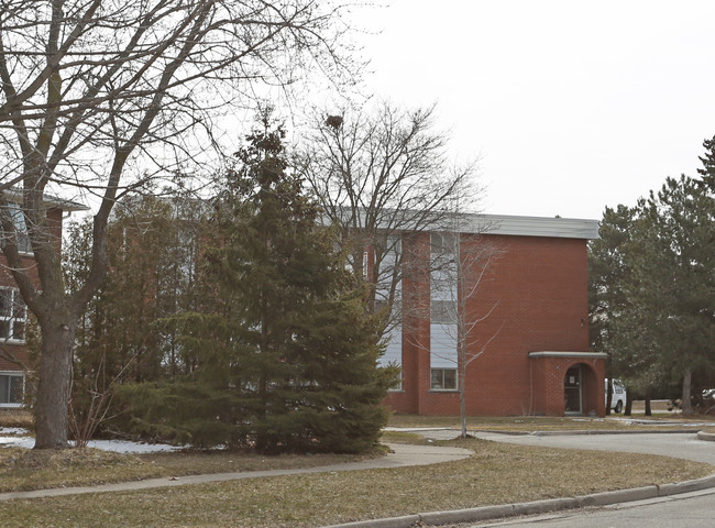 22 Woodfern Crt in Kitchener, ON - Building Photo - Building Photo