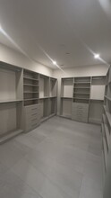 680 NE 64th St in Miami, FL - Foto de edificio - Building Photo