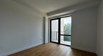 375 Grove St, Unit 3B in Brooklyn, NY - Foto de edificio - Building Photo