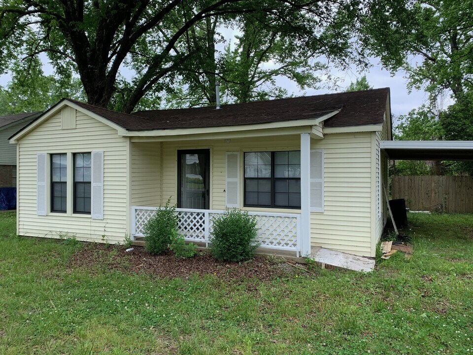 705 W Center St in Beebe, AR - Building Photo