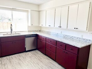 1020 Greg St in Azle, TX - Building Photo - Building Photo