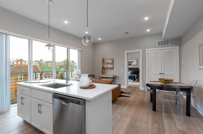 Washington Court (52 W) in Philadelphia, PA - Building Photo - Interior Photo