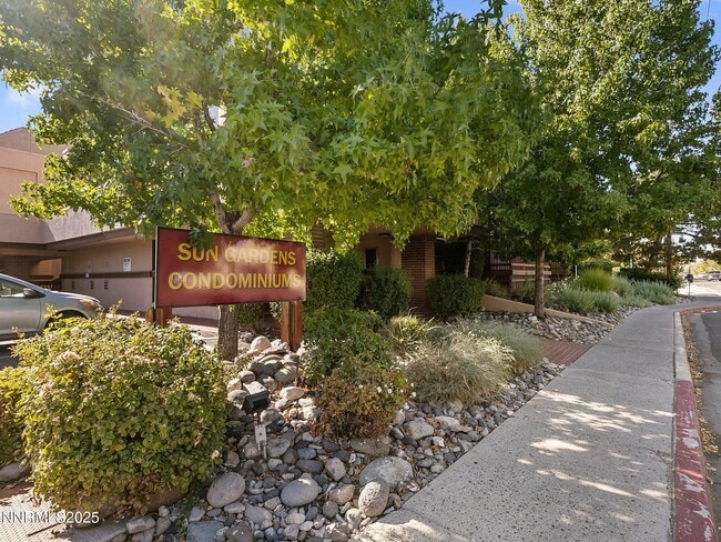 property at 3095 Lakeside Dr