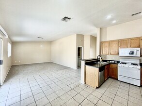 2024 Fountain Valley Way in North Las Vegas, NV - Building Photo - Building Photo