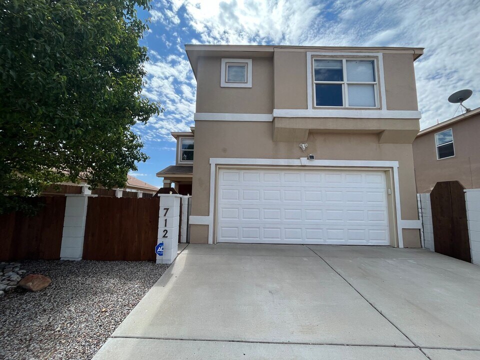 712 Sandy Dr NW in Albuquerque, NM - Building Photo