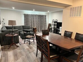 47 Olcott Way in Ridgefield, CT - Building Photo - Building Photo