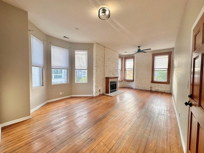 851 N Ashland Ave in Chicago, IL - Building Photo - Building Photo