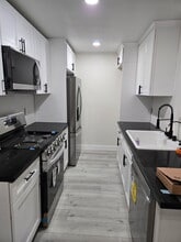 3219 Colorado Ave, Unit 1 in Santa Monica, CA - Building Photo - Building Photo