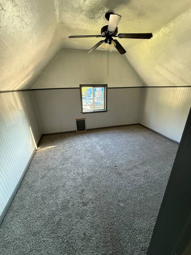 25260 Sprague Rd in Olmsted Falls, OH - Building Photo - Building Photo