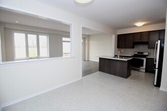 134 Esther Cres in Thorold, ON - Building Photo - Building Photo