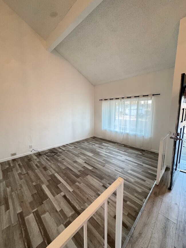 1013 Doncaster Dr in Antioch, CA - Building Photo - Building Photo