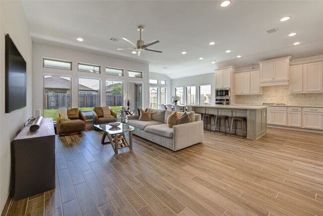 property at 1930 Creekwood Cv