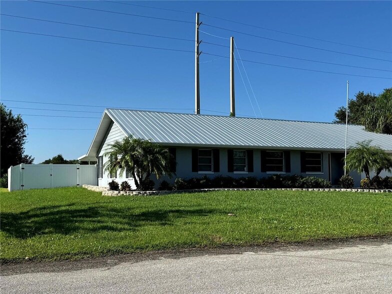 5608 43rd Ave E in Bradenton, FL - Foto de edificio