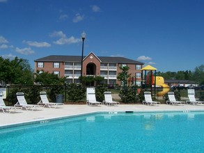 Charles Pointe Apartments in Florence, SC - Foto de edificio - Building Photo