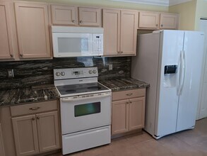 4983 Pinemore Ln in Lake Worth, FL - Building Photo - Building Photo