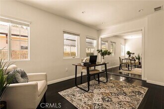 15233 Camarillo St in Los Angeles, CA - Building Photo - Building Photo