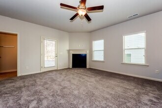 313 Lara Ln in Mcdonough, GA - Foto de edificio - Building Photo