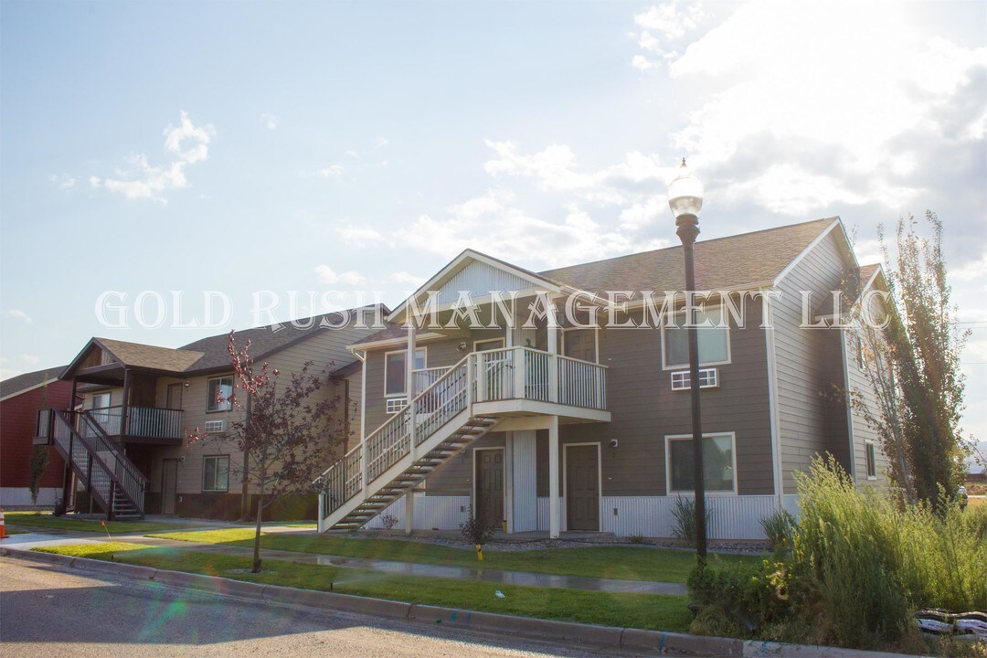 3760 Travertine Way-Unit -3 in Helena, MT - Building Photo