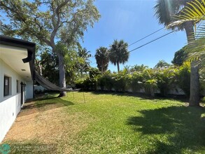 686 SW 4th St in Boca Raton, FL - Foto de edificio - Building Photo