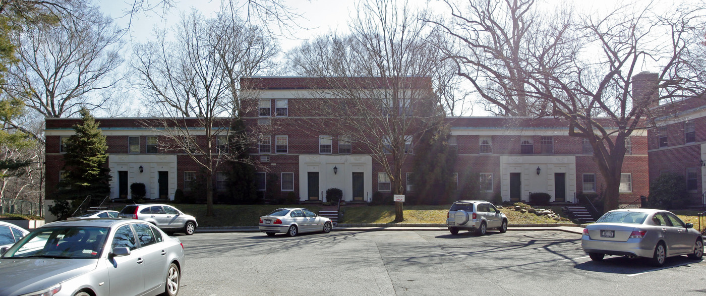 Brewster-Carver Apartments in Bronxville, NY - Building Photo