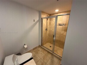 18201 Collins Ave, Unit 1802 in Sunny Isles Beach, FL - Foto de edificio - Building Photo