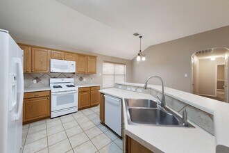 5601 Lomita Verde Cir in Austin, TX - Building Photo - Building Photo