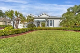 11709 Clubhouse Dr in Lakewood Ranch, FL - Building Photo