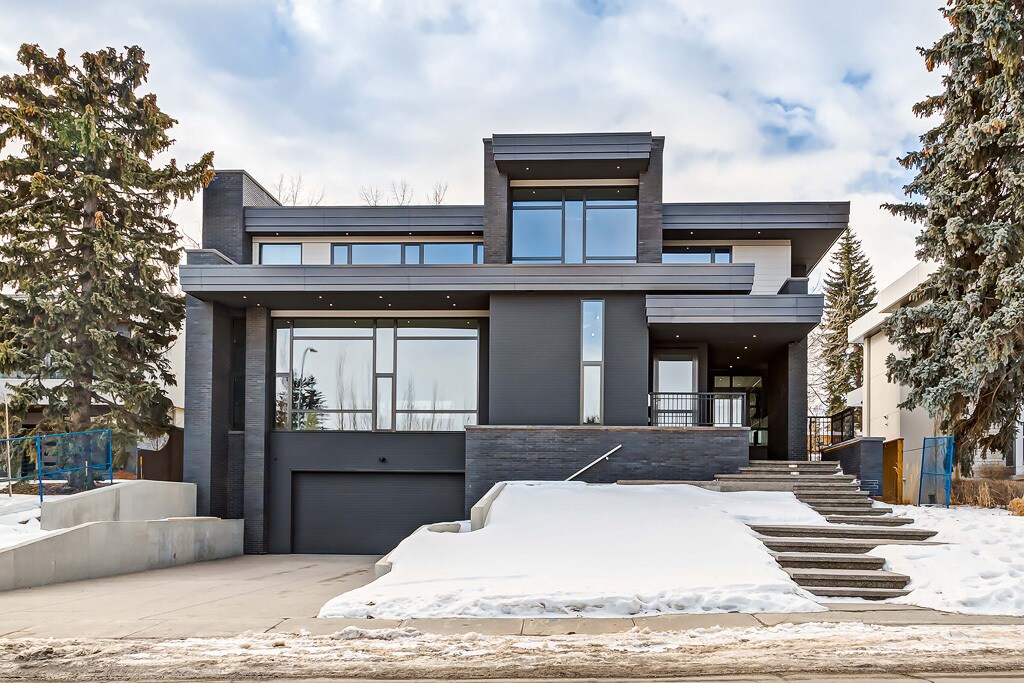 4212 Britannia Dr SW in Calgary, AB - Building Photo