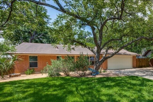 property at 1903 Boxwood Ct