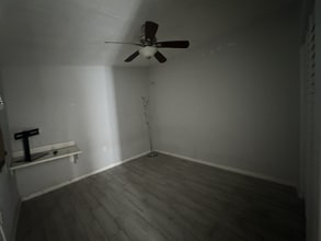 258 E 12th St, Unit FRONT RT in Hialeah, FL - Building Photo - Building Photo