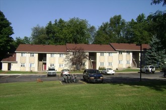 Parkwood Apartments in Jonesville, MI - Building Photo - Building Photo