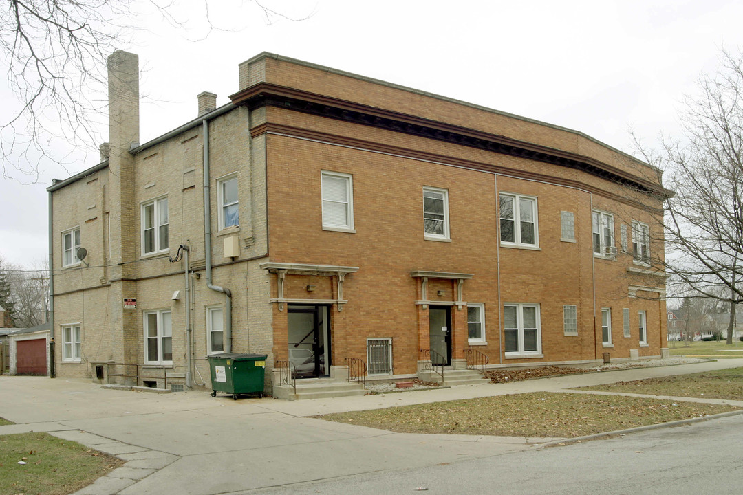 5962 N East Circle Ave in Chicago, IL - Building Photo