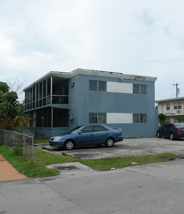 638 NE 166th St in Miami, FL - Building Photo