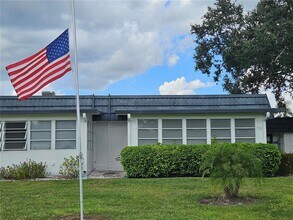 301 Kings Blvd in Sun City Center, FL - Building Photo - Building Photo