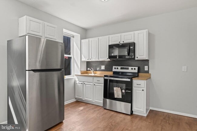 property at 1018 S 52nd St