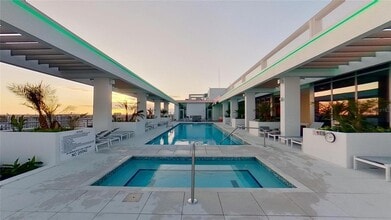 777 3rd Ave N, Unit 804 in St. Petersburg, FL - Foto de edificio - Building Photo