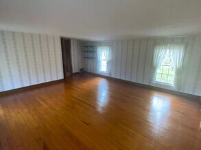 100 Beech Hill Rd in Exeter, NH - Building Photo - Building Photo