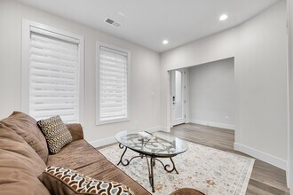 147 Prairie Ln in Alexandria, VA - Foto de edificio - Building Photo