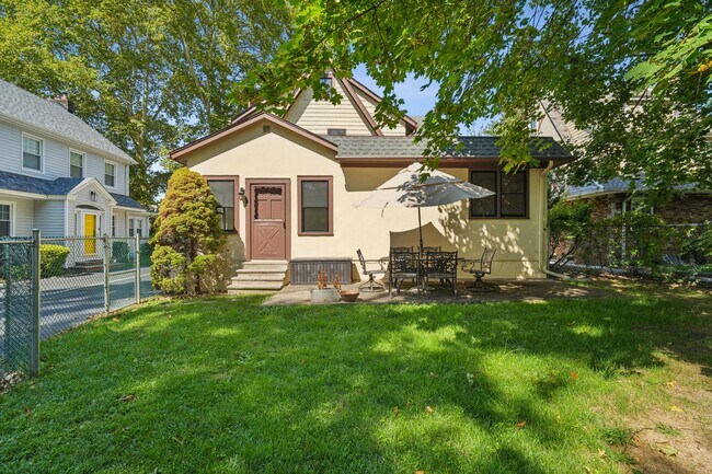 208 W Hudson Ave in Englewood, NJ - Building Photo - Building Photo