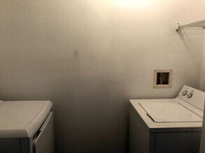 146 Varsity Cir in Huntsville, TX - Foto de edificio - Building Photo