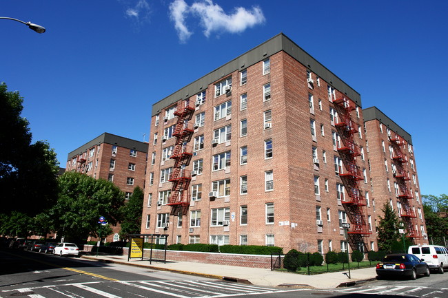 Buckingham Apartments in Flushing, NY - Building Photo - Building Photo