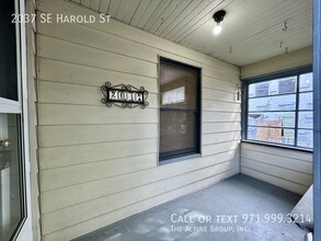 2037 SE Harold St in Portland, OR - Building Photo - Building Photo