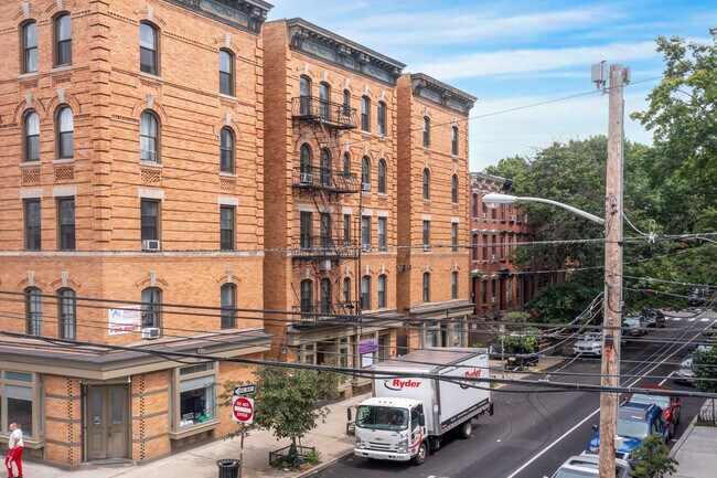 269 Varick St