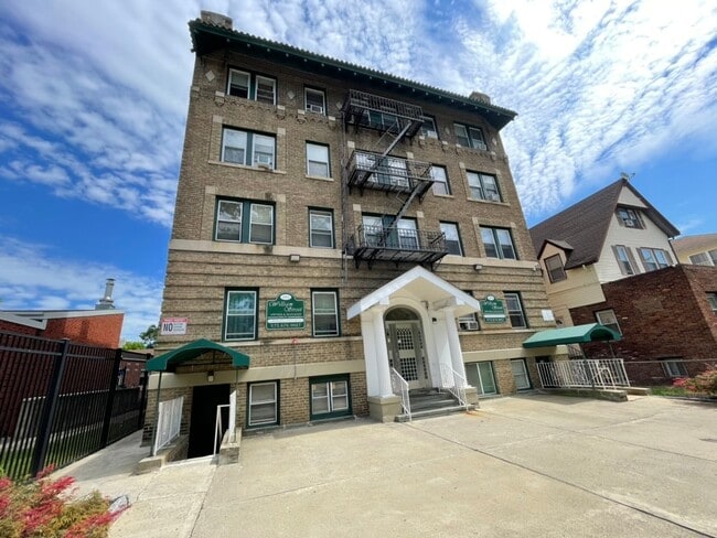 484 William St in East Orange, NJ - Building Photo - Building Photo