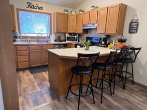 9307 Tanadak Cir in Anchorage, AK - Building Photo - Building Photo