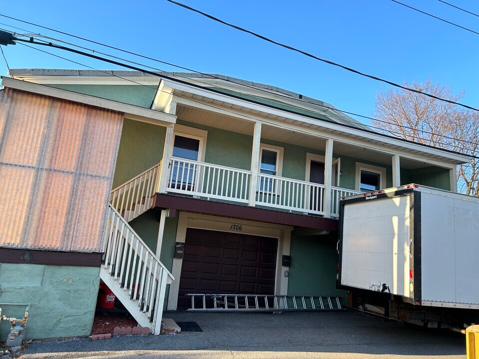 1706 Tripp Ave in Dunmore, PA - Building Photo