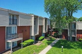 Covington Apartments in Ypsilanti, MI - Foto de edificio - Building Photo