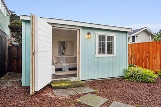 184 Paloma Ave in Pacifica, CA - Foto de edificio - Building Photo